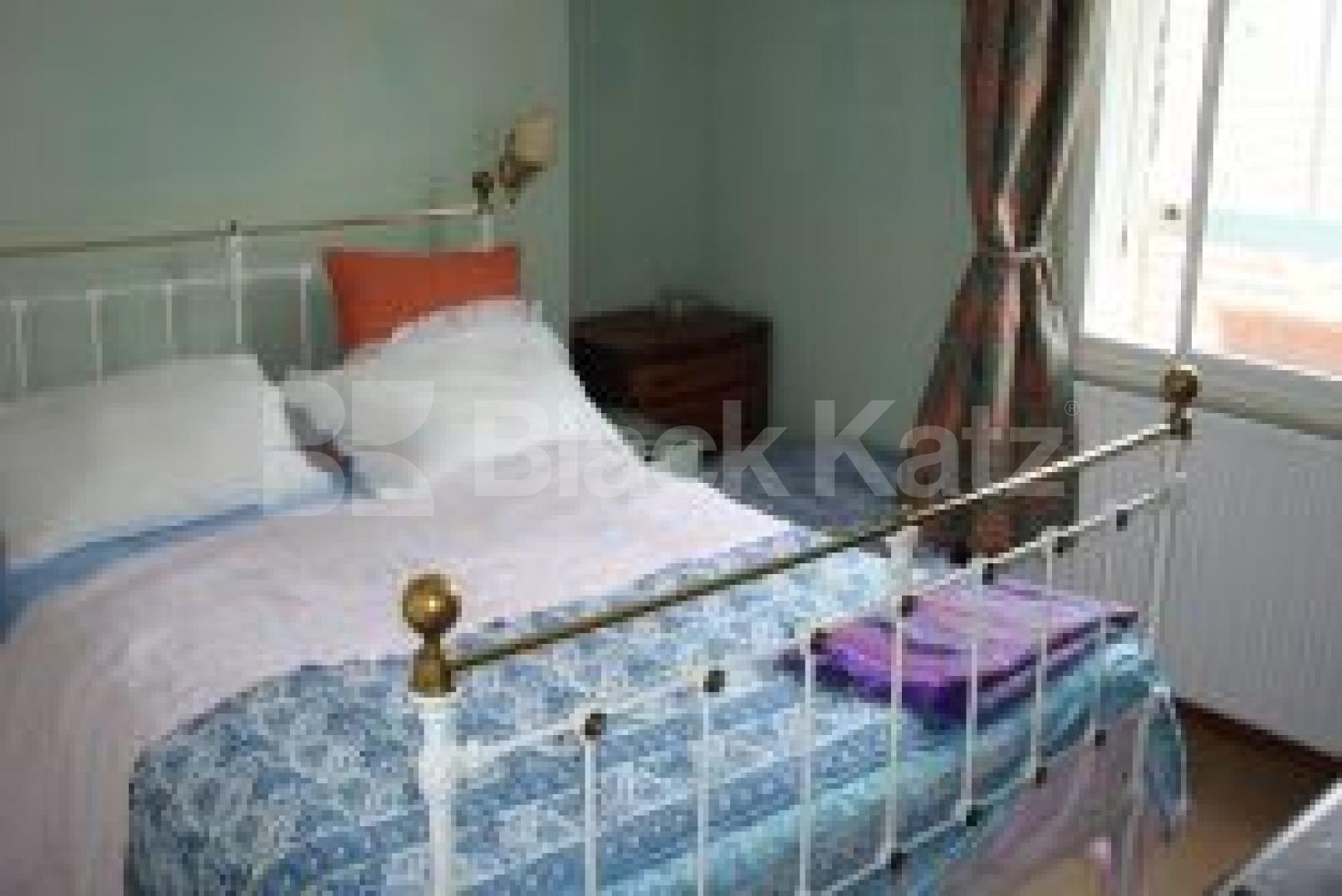 			New Instruciton, 2 Bedroom, 1 bath, 1 reception Flat			 Neal Street, COVENT GARDENS